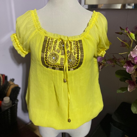 Cute peasant type blouse - Picture 1 of 8